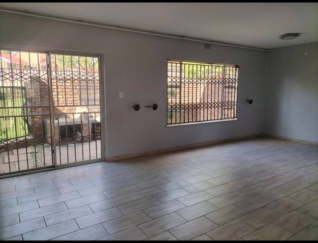 3 BEDROOM TOWNHOUSE FOR SALE IN BIRCHLEIGH NORTH
